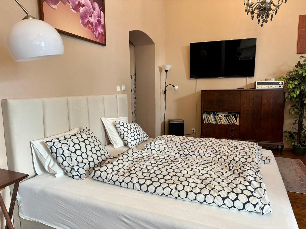 Home Away Main Square Apartment ポプラト エクステリア 写真