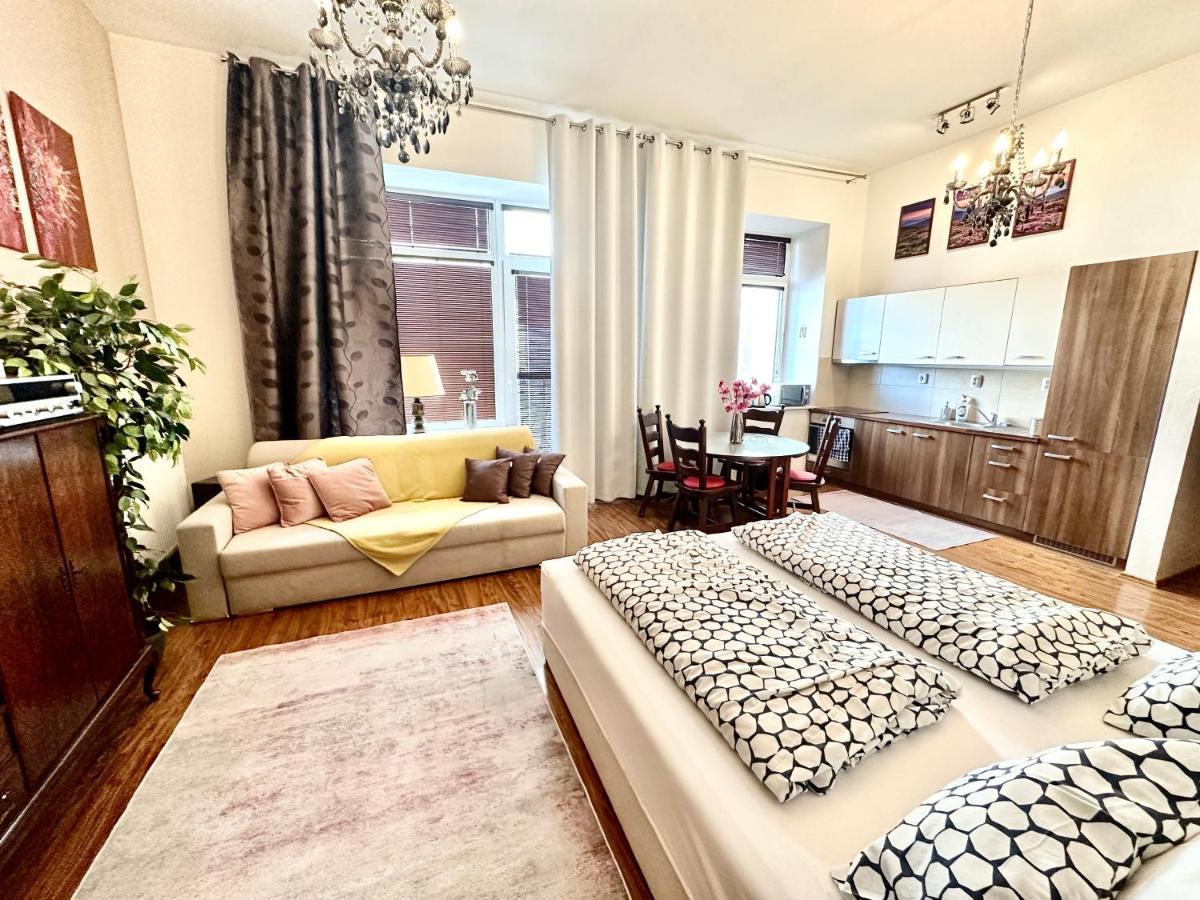 Home Away Main Square Apartment ポプラト エクステリア 写真