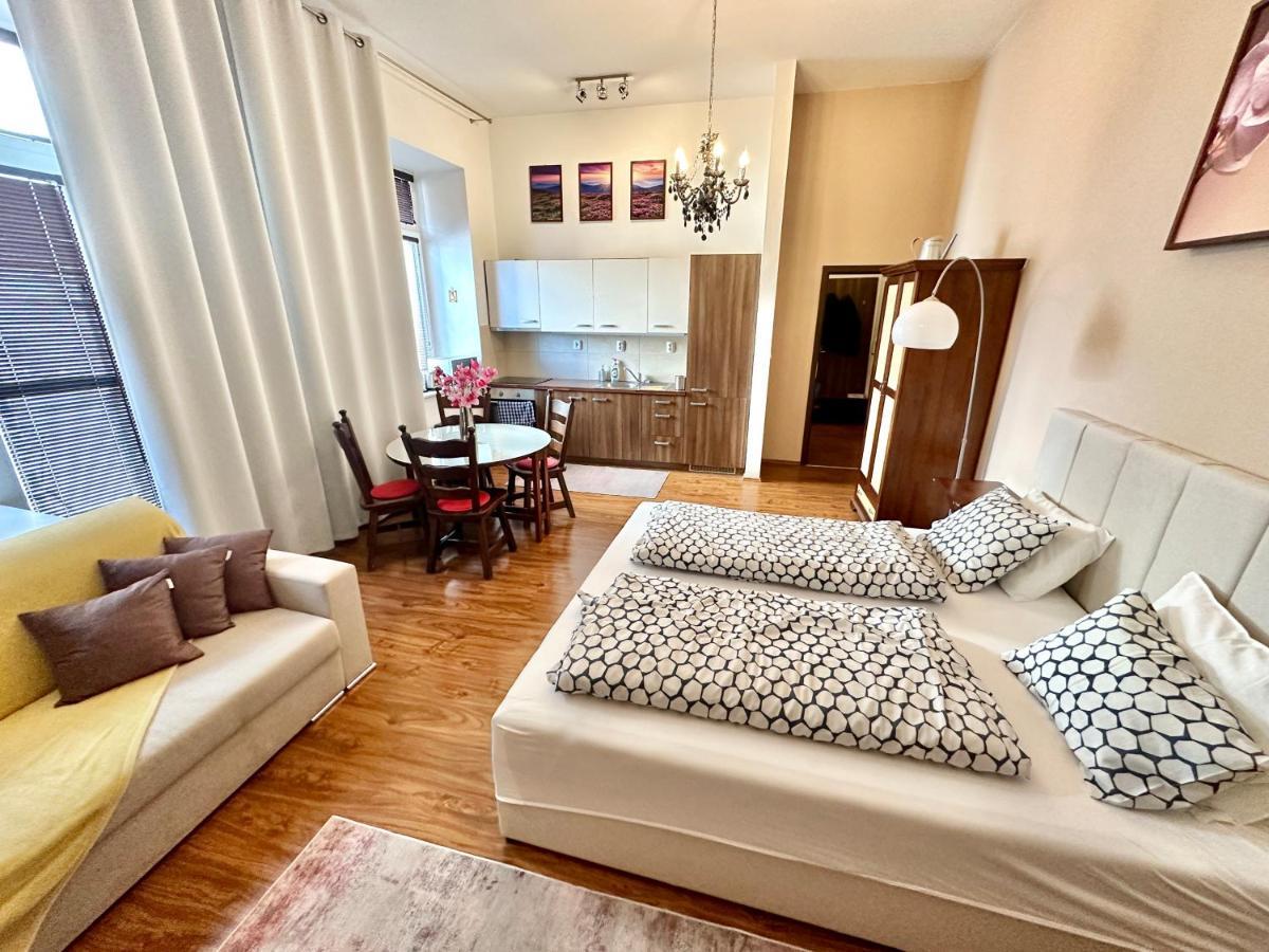 Home Away Main Square Apartment ポプラト エクステリア 写真