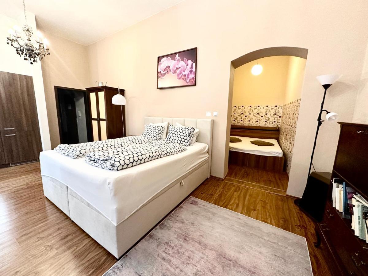 Home Away Main Square Apartment ポプラト エクステリア 写真