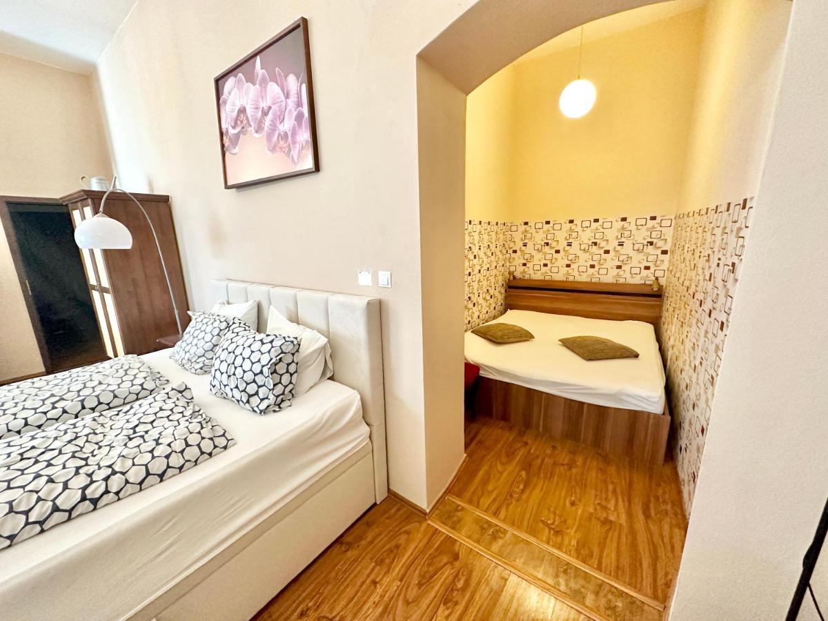 Home Away Main Square Apartment ポプラト エクステリア 写真
