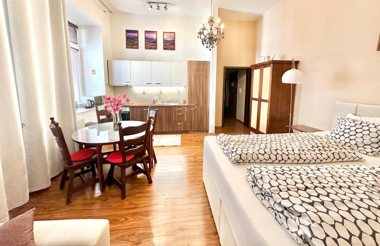 Home Away Main Square Apartment ポプラト エクステリア 写真