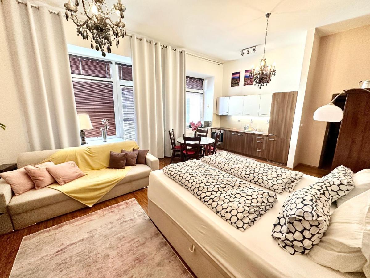 Home Away Main Square Apartment ポプラト エクステリア 写真