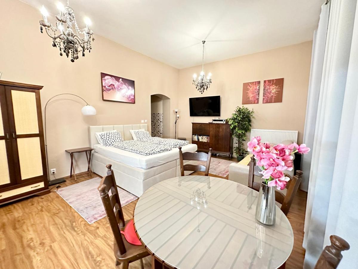 Home Away Main Square Apartment ポプラト エクステリア 写真