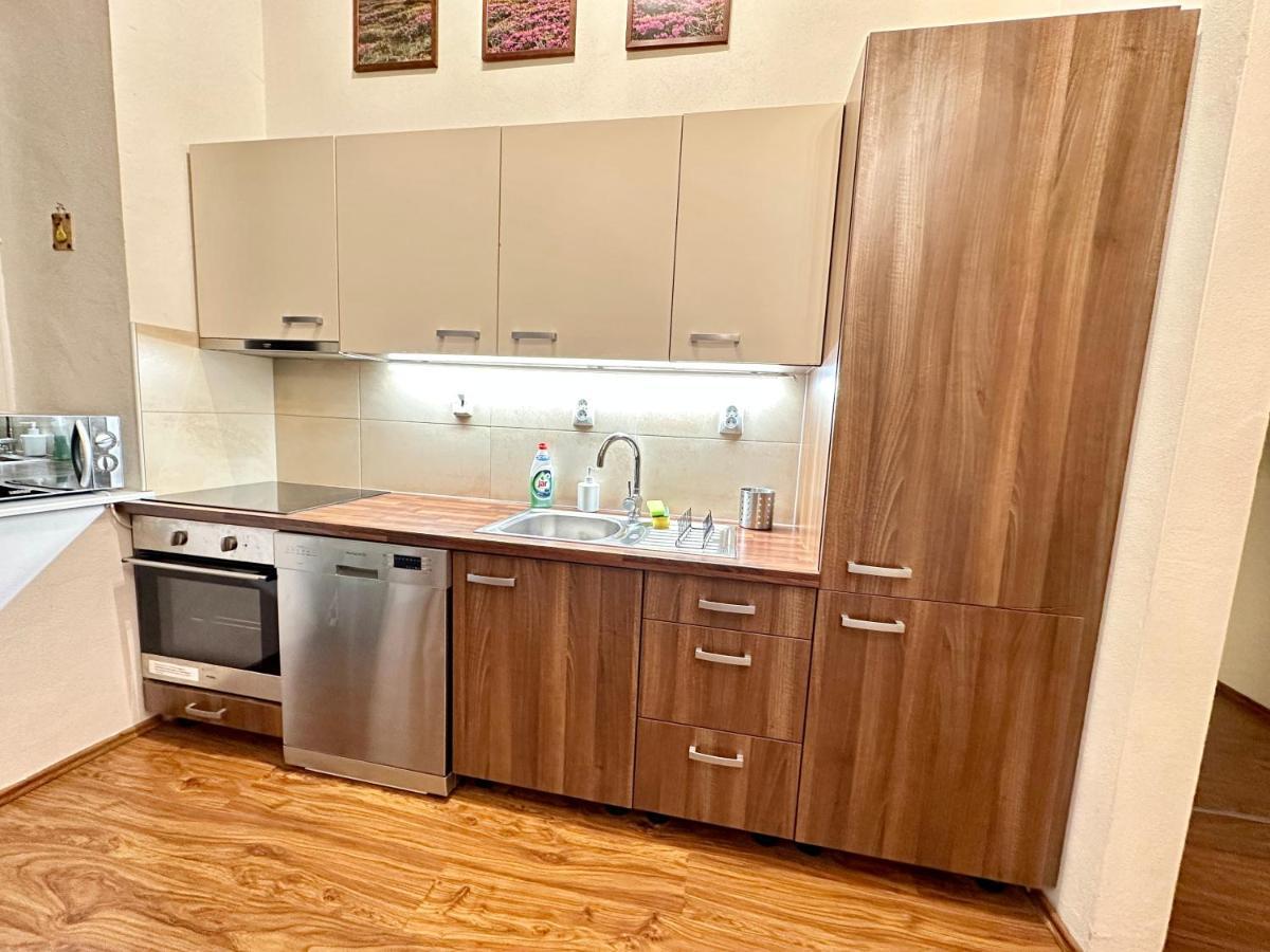 Home Away Main Square Apartment ポプラト エクステリア 写真